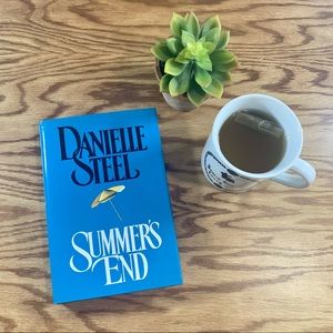 5/$10 📚 Summer’s End by Danielle Steel | Hardcover book